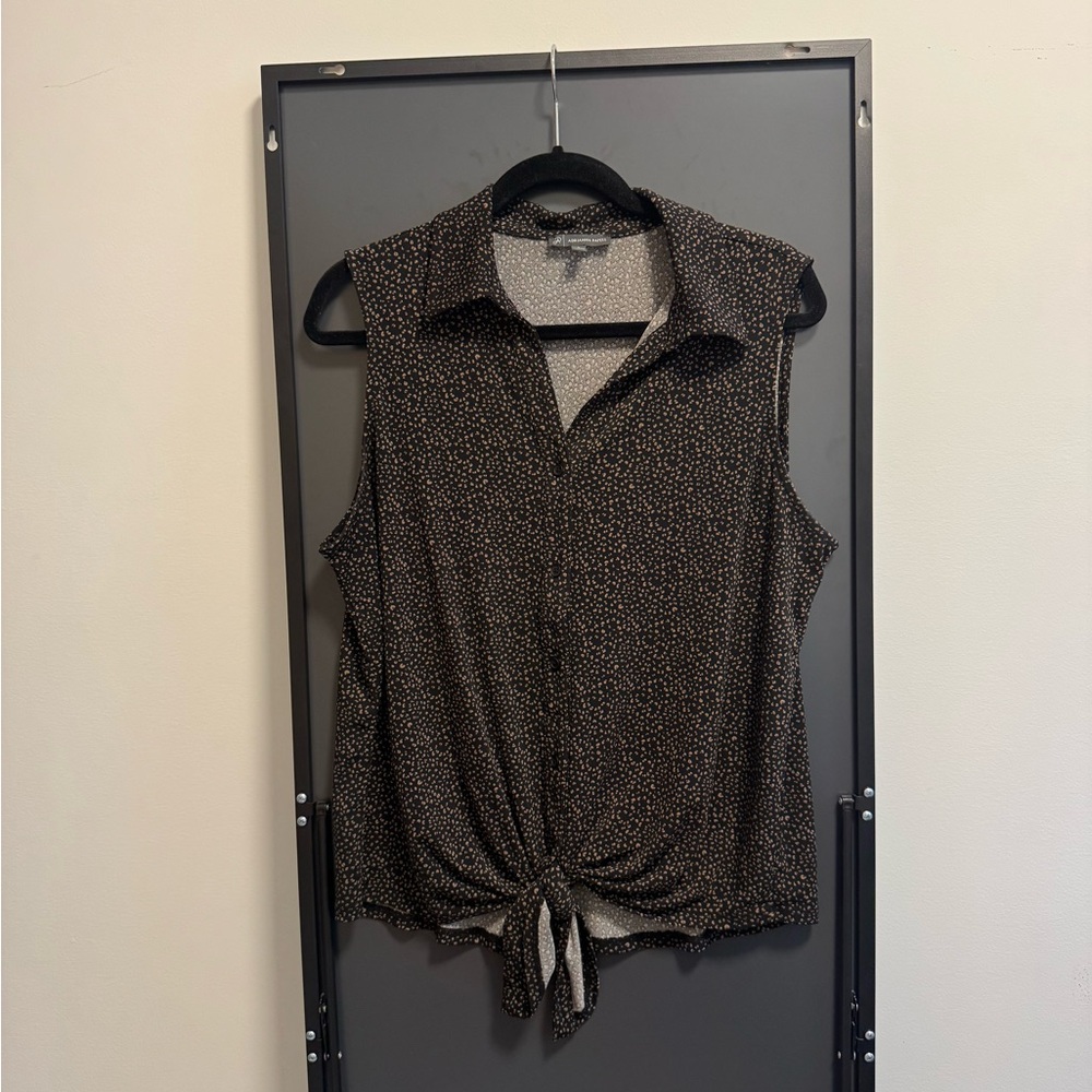 Adrianna Papell Sleeveless Tie-Front Blouse in Black with Cream Dots
